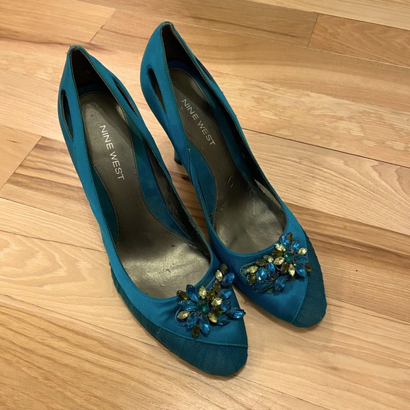Teal bejeweled heel - Picture 1 of 3